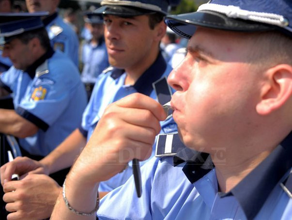 Guvernul sprijina politistii si medicii dupa "atacurile" din ultimele zile politisti