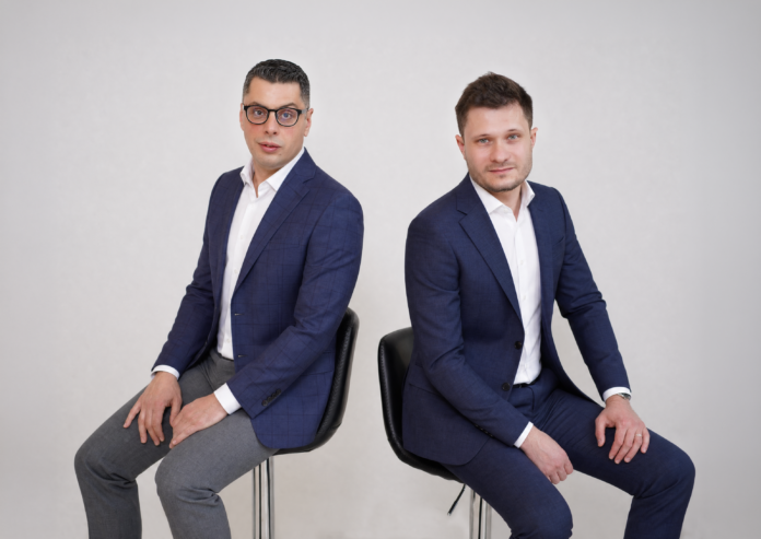 Foto Gabriel Voicu (stanga), Victor Vremera (dreapta)